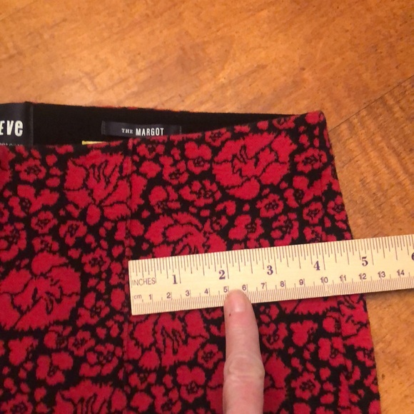 Maeve for Anthropologie Margot flared cropped pant red rose print size S EUC - Picture 13 of 14